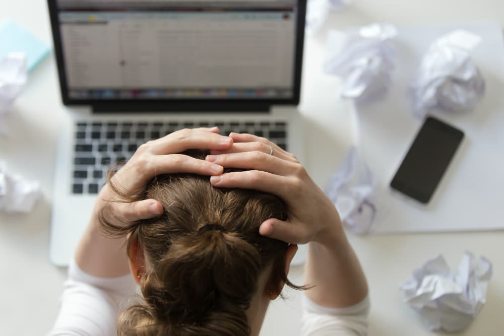 Gestión del estrés laboral: guía para RRHH y equipos