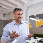 Cómo formar líderes que reconocen bien: guía práctica para 2026